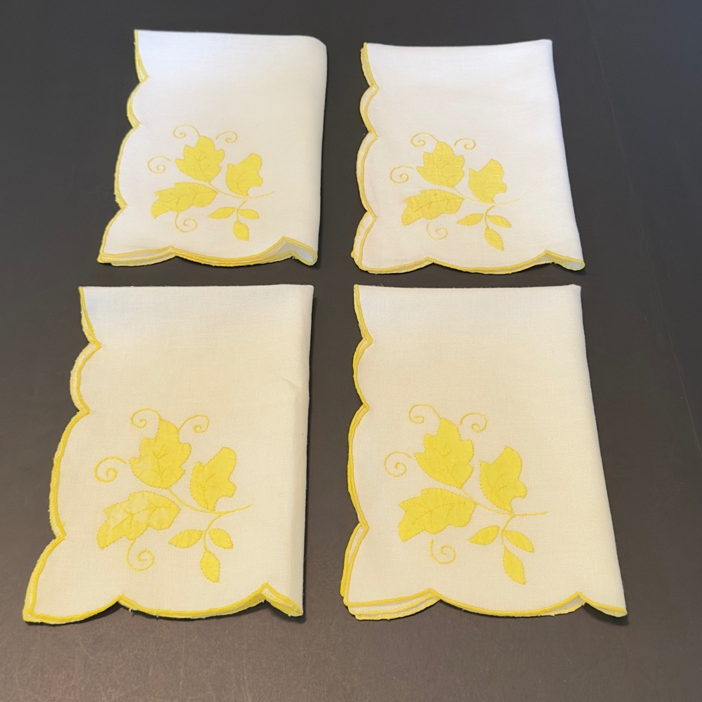 Vintage Embroidered Napkins Beige Yellow Floral Scalloped Set of 4 Retro 17.5x12